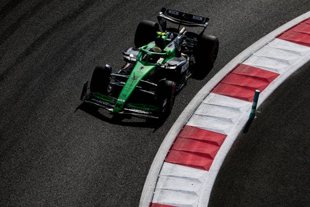 Gabriel Bortoleto of Brazil and Kick Sauber , Practice, F1 Grand Prix of Abu Dhabi, am 05. December 2025 in , . (Foto von Diogo Cardoso DeFodi Images) Gabriel Bortoleto of Brazil and Kick Sauber , Practice, F1 Grand Prix of Abu Dhabi, on December 5, 2025 in , . (Photo by Diogo Cardoso DeFodi Images)