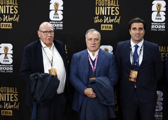 WASHINGTON - Curacao press officer Kees Jansma (left) and Curacao national coach Dick Advocaat (2nd left) on the red carpet prior to the draw for the 2026 World Cup in the United States. ANP KOEN VAN WEEL netherlands out - belgium out Washington xVIxxIVx 543970464 originalFilename: 543970464.jpg