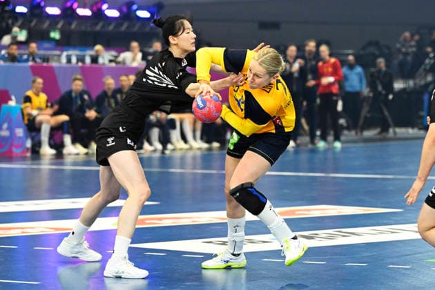 DORTMUND, TYSKLAND 20251205 Sveriges Emma Lindkvist under onsdagens match i huvudrundan i damernas handbolls-VM mellan Sverige och Sydkorea i Westfalenhalle i Dortmund, Tyskland.