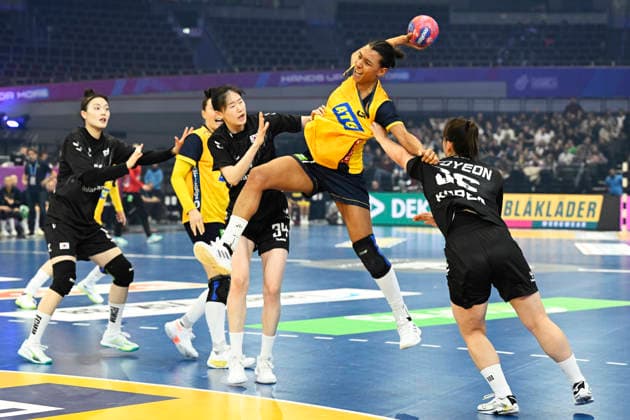 DORTMUND, TYSKLAND 20251205 Sveriges Jamina Roberts under onsdagens match i huvudrundan i damernas handbolls-VM mellan Sverige och Sydkorea i Westfalenhalle i Dortmund, Tyskland.