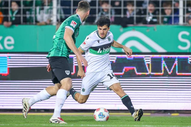 05.12.2025, Fußball, Preußen Münster - Hannover 96, 2. Fußball Bundesliga, Preußenstadion, Saison 2025 2026: Husseyn Chakroun (Hannover96 14) DFB regulations prohibit any use of photographs as image sequences and or quasi-video. Nordrhein-Westfalen Deutschland