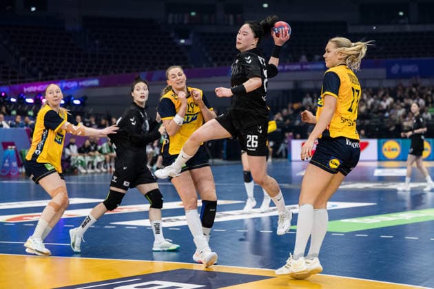 251205 Bitna Woo of South Korea during the 2025 IHF Women™s World Championship, WM, Weltmeisterschaft handball match between Sweden and South Korea on December 5, 2025 in Dortmund. Photo: Emma Wallskog BILDBYRAN COP 320 EW0603 handball handboll handball bbeng vm handball-vm handbolls-vm ihf handball world championship world handball championship 2025 world championship 2025 sverige sweden south korea dam bbauto Copyright: EMMAxWALLSKOG BB251205EW075