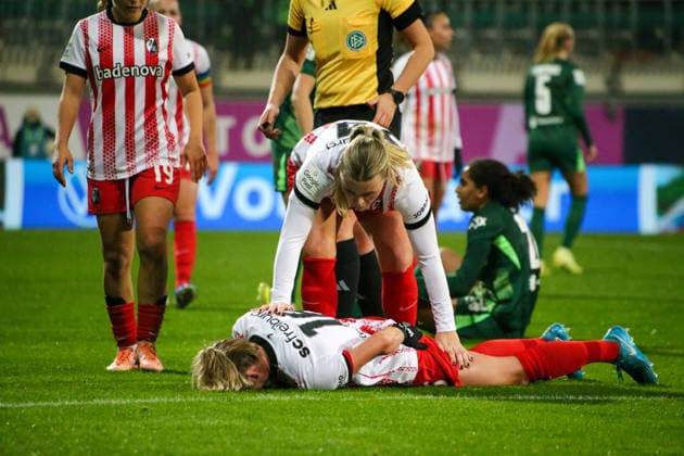 Deutschland: Frauen-Bundesliga 2025 26, 12. Spieltag - VfL Wolfsburg VS SC Freiburg - AOK Stadion (Wolfsburg): Greta Stegemann (SC Freiburg Frauen, 16) Copyright: xAymanxAlahmedx