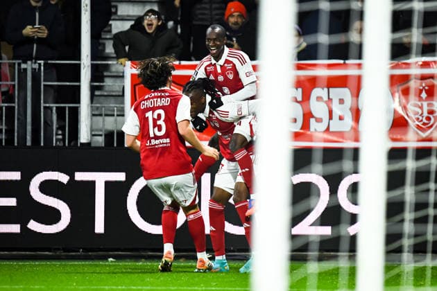 FOOTBALL : Stade Brestois 29 vs AS Monaco - Ligue 1 - JournÃ e 15 - 05 12 2025 Joie des joueurs du Stade Brestois aprÃ s le but de Kamory Doumbia (Stade Brestois) BrestFrance  Copyright: xBaptistexAutissierx