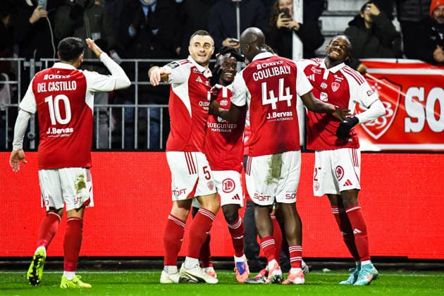 FOOTBALL : Stade Brestois 29 vs AS Monaco - Ligue 1 - JournÃ e 15 - 05 12 2025 Joie des joueurs du Stade Brestois aprÃ s le but de Kamory Doumbia (Stade Brestois) BrestFrance  Copyright: xBaptistexAutissierx