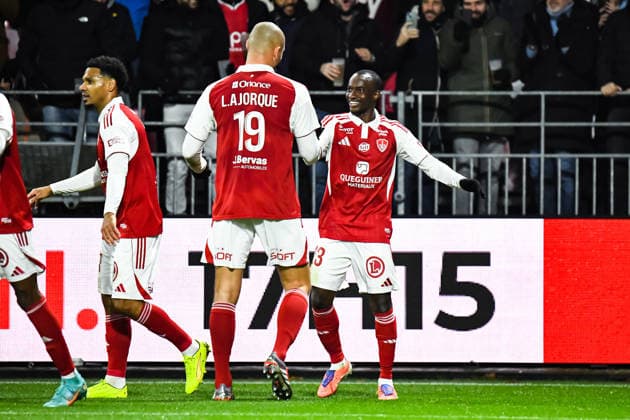 FOOTBALL : Stade Brestois 29 vs AS Monaco - Ligue 1 - JournÃ e 15 - 05 12 2025 Joie des joueurs du Stade Brestois aprÃ s le but de Kamory Doumbia (Stade Brestois) BrestFrance  Copyright: xBaptistexAutissierx