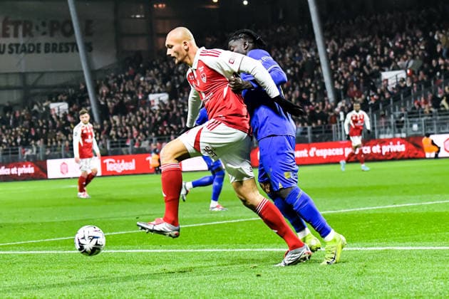 FOOTBALL : Stade Brestois 29 vs AS Monaco - Ligue 1 - JournÃ e 15 - 05 12 2025 Ludovic Ajorque (Stade Brestois) Mohammed Salisu (AS Monaco) BrestFrance  Copyright: xBaptistexAutissierx