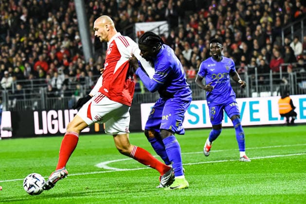 FOOTBALL : Stade Brestois 29 vs AS Monaco - Ligue 1 - JournÃ e 15 - 05 12 2025 Ludovic Ajorque (Stade Brestois) Mohammed Salisu (AS Monaco) BrestFrance  Copyright: xBaptistexAutissierx