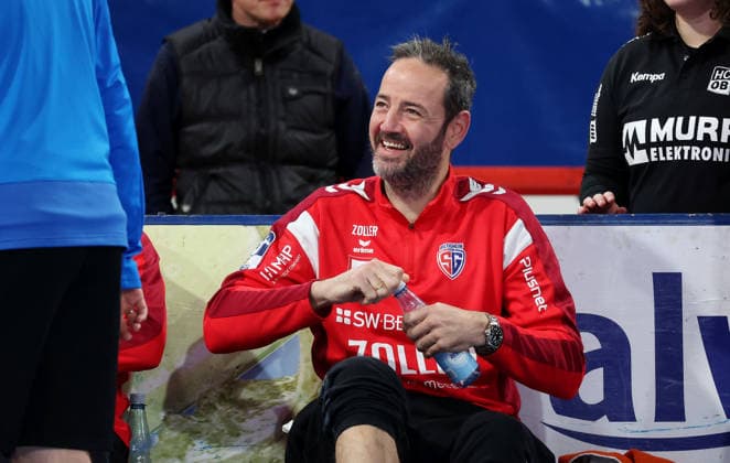 05.12.2025, Deutschland, Bietigheim, Handball 2. Bundesliga, SG BBM Bietigheim vs. HC Oppenweiler Backnang, Trainer Iker Romero (BBM)