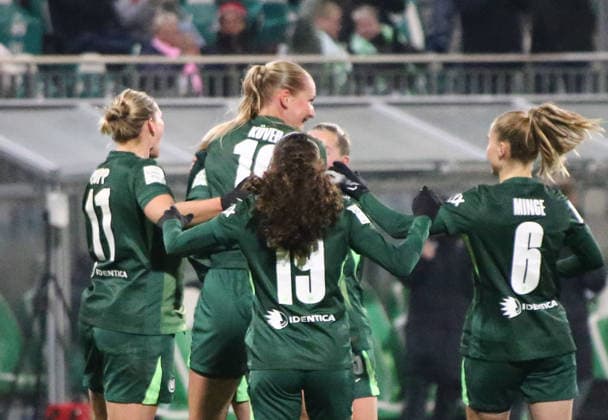 Deutschland: Frauen-Bundesliga 2025 26, 12. Spieltag - VfL Wolfsburg VS SC Freiburg - AOK Stadion (Wolfsburg): Torjubel Caitlin Dijkstra (VfL Wolfsburg Frauen, 3) Alexandra Popp (VfL Wolfsburg Frauen, 11) Kessya Bussy (VfL Wolfsburg Frauen, 19) Camilla Küver Camilla Kuver (VfL Wolfsburg Frauen, 16) Janina Minge (VfL Wolfsburg Frauen, 6) Copyright: xAymanxAlahmedx