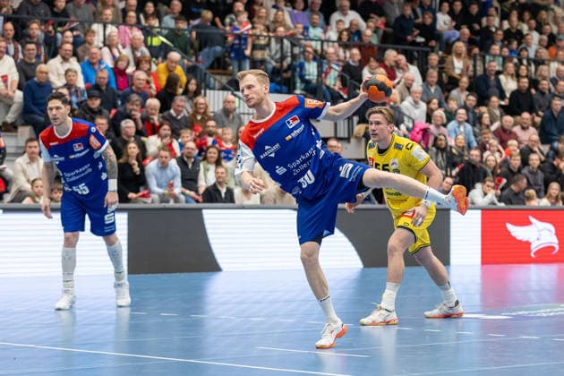 Sascha Pfattheicher (HBW Balingen-Weilstetten, 30) wirft auf das Tor HBW Balingen Weilstetten - HSG Krefeld Niederrhein, Handball 2.Bundesliga, 14.Spieltag, Saison 2025 2026, 05.12.25 HBW Balingen Weilstetten - HSG Krefeld Niederrhein, Handball 2.Bundesliga, 14. Spieltag, Saison 2025 2026, 05.12.25 Balingen Copyright: xEibner-Pressefoto KirstenxThiemax