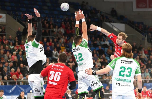 05.12.2025, Deutschland, Bietigheim, Handball 2. Bundesliga, SG BBM Bietigheim vs. HC Oppenweiler Backnang, rechts Tom Wolf (BBM)