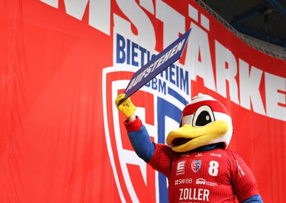 05.12.2025, Deutschland, Bietigheim, Handball 2. Bundesliga, SG BBM Bietigheim vs. HC Oppenweiler Backnang, Maskottchen Viaduck (BBM)