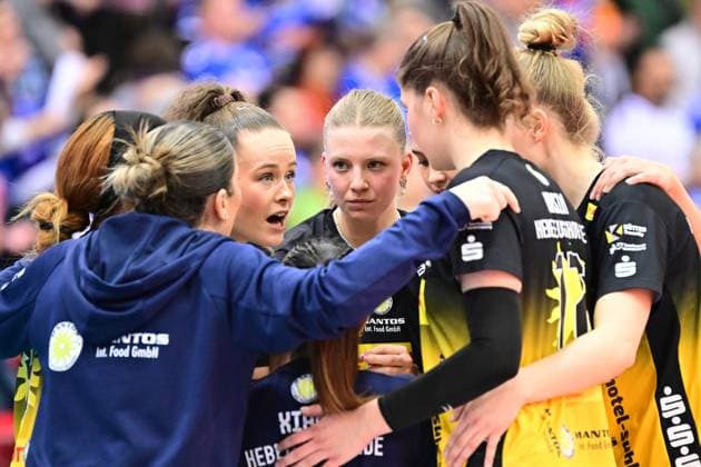 RECORD DATE NOT STATED Spielszene mit Laura Berger (11; VfB Suhl LOTTO Thüringen) und Svea Naujack (1; VfB Suhl LOTTO Thüringen) 1. Volleyball Bundesliga Frauen: Allianz MTV Stuttgart gegen VfB Suhl LOTTO Thüringen, am 05.12.2025. Spielszene mit Laura Berger (11; VfB Suhl LOTTO Thüringen) und Svea Naujack (1; VfB Suhl LOTTO Thüringen) Copyright: xMichaelxGelhardtx