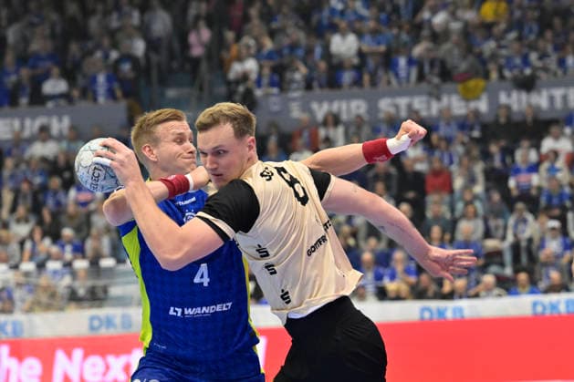 GER, 1.Daikin HBL , BHC06, VFL Gummersbach vs. BHC06 5.12. 2025, Gummersbach, Schwalbe Arena, GER, 1.Daikin HBL25 26, 14.Spieltag VFL Gummersbach vs. BHC06 1.Liqui Moly HBL regulations prohibit any use of photographs as image sequences and or quasi-video im Bild Nico Schöttle ( Bergischer HC 8 ) gegen Ellidi Vidarsson ( VFL Gummersbach 4 ).