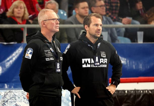 05.12.2025, Deutschland, Bietigheim, Handball 2. Bundesliga, SG BBM Bietigheim vs. HC Oppenweiler Backnang, v.l. HCO Trainer Volker Blumenschein, HCO Trainer Tobias Klisch
