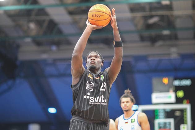 Freiwurf Melkisedek Kwaku Moreaux (Tigers Tuebingen, 23), PS Karlsruhe LIONS vs Tigers Tuebingen, Basketball ProA 2. Bundesliga, 11. Spieltag, Saison 2025 2026, 05.12.2025, PS Karlsruhe LIONS vs Tigers Tuebingen, Basketball ProA 2. Bundesliga, 11. Spieltag, Saison 2025 2026, 05.12.2025 Karlsruhe Copyright: xEibner-Pressefoto JanxPrihodax EP_JPA