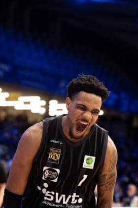 PS Karlsruhe Lions - Tigers Tuebingen, Herren, 2. Bundesliga, Barmer 2. Basketball Bundesliga, pro A, 11. Spieltag, Spielzeit 2025 2026, 05.12.2025 Bernard Pelote (Tigers Tuebingen, 01) jubelt nach einem Korberfolg
