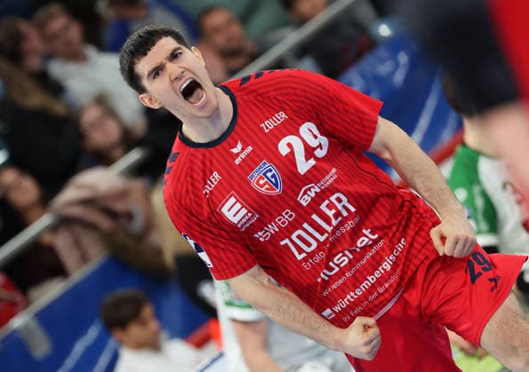 05.12.2025, Deutschland, Bietigheim, Handball 2. Bundesliga, SG BBM Bietigheim vs. HC Oppenweiler Backnang, Moritz Strosack (BBM) jubelt, Jubel