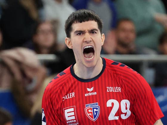 05.12.2025, Deutschland, Bietigheim, Handball 2. Bundesliga, SG BBM Bietigheim vs. HC Oppenweiler Backnang, Moritz Strosack (BBM) jubelt, Jubel