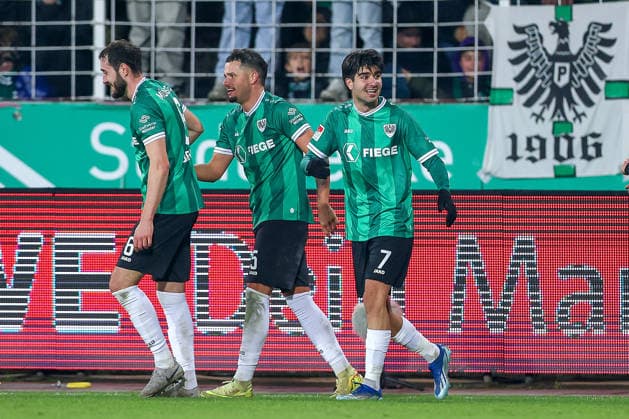 05.12.2025, Fußball, Preußen Münster - Hannover 96, 2. Fußball Bundesliga, Preußenstadion, Saison 2025 2026: Torjubel nach dem Tor zum 2:2 Ausgleich durch Torschütze xm07 in der Nachspielzeit DFB regulations prohibit any use of photographs as image sequences and or quasi-video. Nordrhein-Westfalen Deutschland