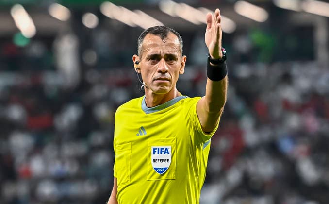 Mauritania v Kuwait : FIFA Arab Cup 2025 Qualification Stage Play-off match Referee Juan Gabriel Benitez reacts during the FIFA Arab Cup 2025 Qualification Stage Play-off match between Mauritania v Kuwait at Jassim Bin Hamad Stadium in Doha, Qatar, on November 25, 2025. DOHA Qatar Copyright: xNOUSHADxTHEKKAYILx