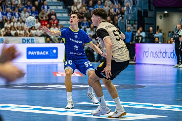 Daikin Handball Bundesliga, VfL Gummersbach - Bergischer Handballclub 06 05.12.2025 Miro Schluroff (VfL Gummersbach, 15), Soeren Steinhaus, (Bergischer Handball-Club 06 53), ; Daikin Handball Bundesliga, VfL Gummersbach - Bergischer Handballclub 06 05.12.2025 Copyright: xBEAUTIFULxSPORTS Erlhofx