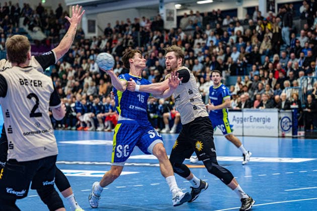 Daikin Handball Bundesliga, VfL Gummersbach - Bergischer Handballclub 06 05.12.2025 Miro Schluroff (VfL Gummersbach, 15), ; Daikin Handball Bundesliga, VfL Gummersbach - Bergischer Handballclub 06 05.12.2025 Copyright: xBEAUTIFULxSPORTS Erlhofx