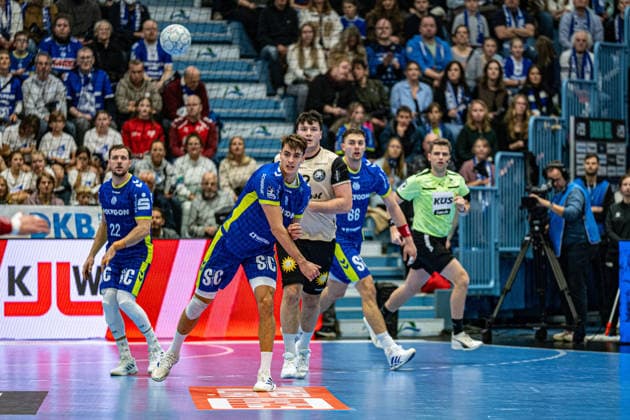Daikin Handball Bundesliga, VfL Gummersbach - Bergischer Handballclub 06 05.12.2025 Julian Köster (VfL Gummersbach, 7), ; Daikin Handball Bundesliga, VfL Gummersbach - Bergischer Handballclub 06 05.12.2025 Copyright: xBEAUTIFULxSPORTS Erlhofx