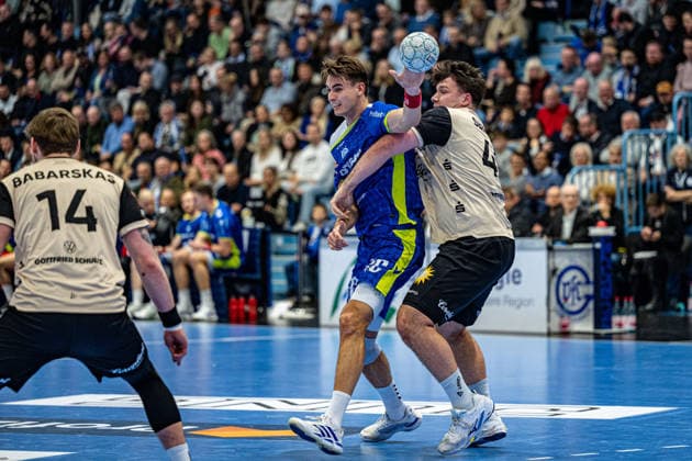 Daikin Handball Bundesliga, VfL Gummersbach - Bergischer Handballclub 06 05.12.2025 Gerdas Babarskas, (Bergischer Handball-Club 06 14), Julian Köster (VfL Gummersbach, 7), Elias Scholtes, (Bergischer Handball-Club 06 4), ; Daikin Handball Bundesliga, VfL Gummersbach - Bergischer Handballclub 06 05.12.2025 Copyright: xBEAUTIFULxSPORTS Erlhofx