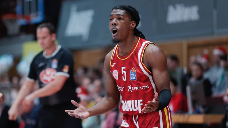 Im Bild: Verwunderung bei Marcus Carr(Wuerzburg Baskets, 5) 05.12.2025, Basketball, Fitness First Wuerzburg Baskets vs. EWE Baskets Oldenburg, easyCredit BBL, 9. Spieltag, Deutschland, Wuerzburg, tectake-Arena, Copyright: HMBxMedia xJulienxBecker