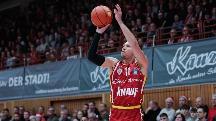 Im Bild: Brae Ivey (Wuerzburg Baskets, 11) mit dem Dreier 05.12.2025, Basketball, Fitness First Wuerzburg Baskets vs. EWE Baskets Oldenburg, easyCredit BBL, 9. Spieltag, Deutschland, Wuerzburg, tectake-Arena, Copyright: HMBxMedia xJulienxBecker