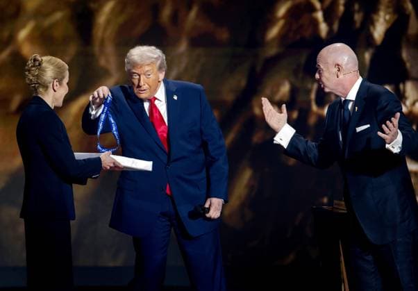WASHINGTON - President Donald Trump receives the FIFA Peace Prize from FIFA President Gianni Infantino during the draw for the 2026 World Cup in the United States. ANP KOEN VAN WEEL xVIxANPxSportx xxANPxIVx 543996038 originalFilename: 543996038.jpg