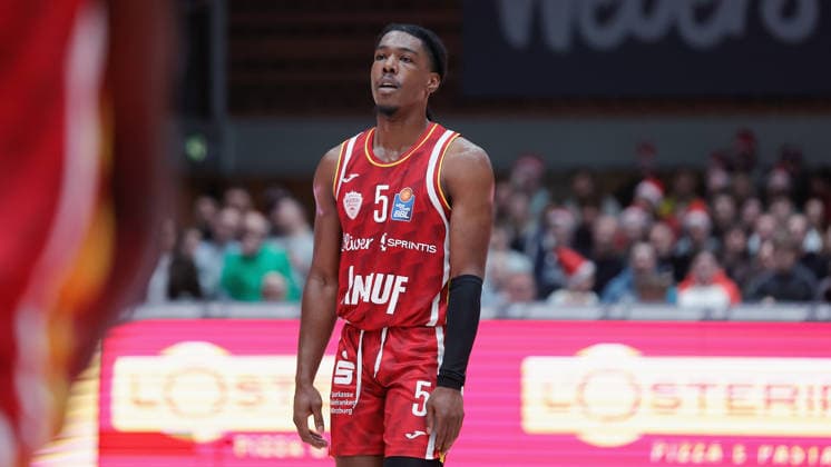 Im Bild: Enttaeuschung bei Marcus Carr(Wuerzburg Baskets, 5) 05.12.2025, Basketball, Fitness First Wuerzburg Baskets vs. EWE Baskets Oldenburg, easyCredit BBL, 9. Spieltag, Deutschland, Wuerzburg, tectake-Arena, Copyright: HMBxMedia xJulienxBecker