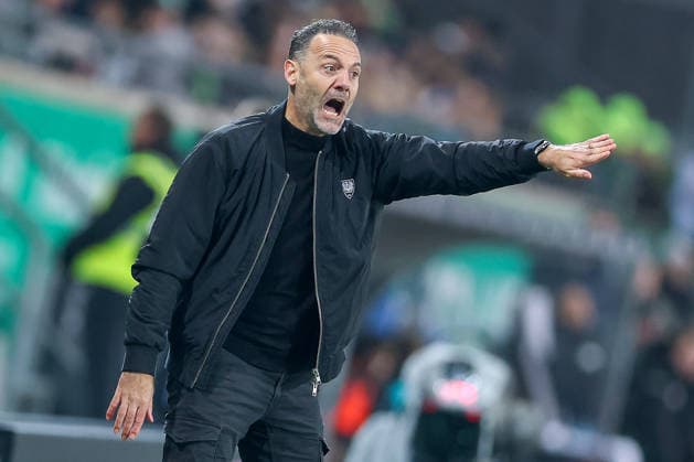 05.12.2025, Fußball, Preußen Münster - Hannover 96, 2. Fußball Bundesliga, Preußenstadion, Saison 2025 2026: Cheftrainer Alexander Ende (Preussen Muenster hc) gestikulierend am Spielfeldrand DFB regulations prohibit any use of photographs as image sequences and or quasi-video. Nordrhein-Westfalen Deutschland