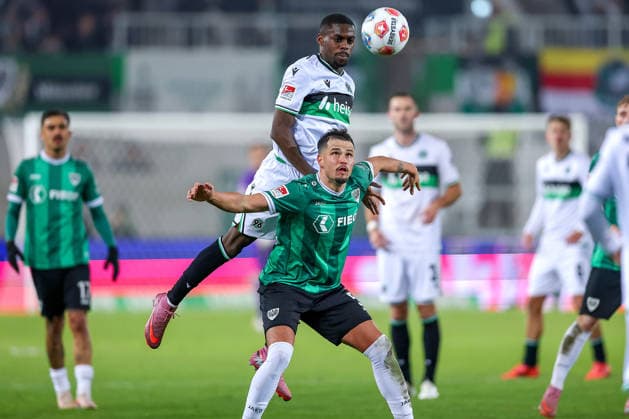 05.12.2025, Fußball, Preußen Münster - Hannover 96, 2. Fußball Bundesliga, Preußenstadion, Saison 2025 2026: Noel Aseko (Hannover96 15) im Zweikampf gegen Yassine Bouchama (Preussen Muenster 05) DFB regulations prohibit any use of photographs as image sequences and or quasi-video. Nordrhein-Westfalen Deutschland