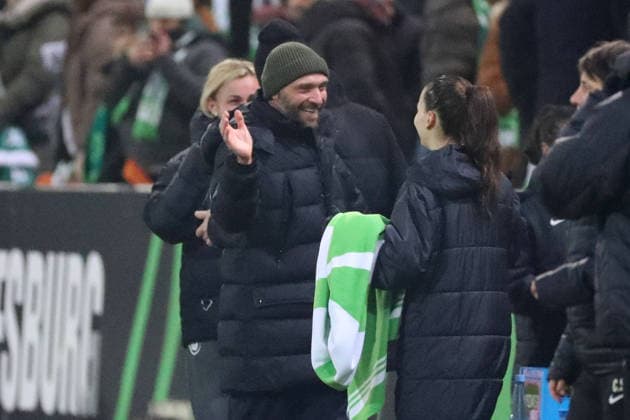 VfL - Freiburg, BL Frauen Wolfsburg, 05.12.2025, FUßBALL - VfL Wolfsburg vs. SC Freiburg, Google Pixel Frauen-Bundesliga, Saison 2025 26. Schlussjubel, Cheftrainer Stephan Lerch (VfL Wolfsburg) Wolfsburg