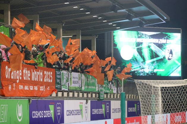 VfL - Freiburg, BL Frauen Wolfsburg, 05.12.2025, FUßBALL - VfL Wolfsburg vs. SC Freiburg, Google Pixel Frauen-Bundesliga, Saison 2025 26. VfL Fans Wolfsburg