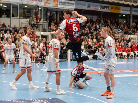 Maximilian Jaeger (HSG Nordhorn Lingen, 06) bei Torwurf HSG Nordhorn Lingen vs. TuS Ferndorf, Handball, 2. Bundesliga, 14. Spieltag, Saison 2025 2026, 05.12.2025 HSG Nordhorn Lingen vs. TuS Ferndorf, Handball, 2. Bundesliga, 14. Spieltag, Saison 2025 2026, 05.12.2025 Nordhorn Copyright: xEibner-Pressefoto DamianxKruczynx EP_DKI