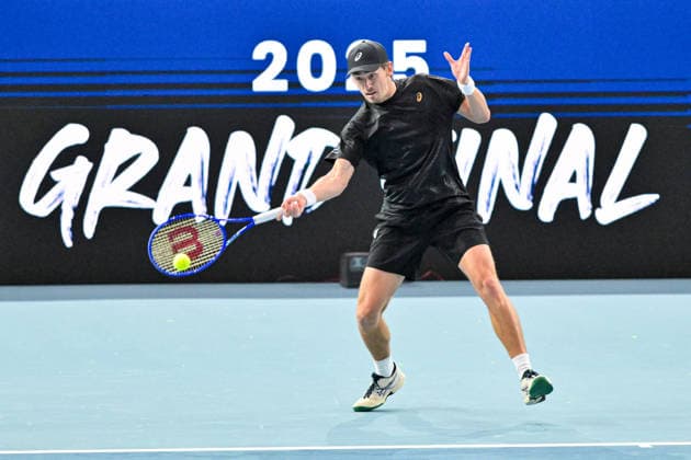 THE DEMON Alex de Minaur (seeded 1) takes on MANNA Adrian Mannarino and wins 3-1 during the UTS London Grand Final 2025 at the Copper Box Arena, London, United Kingdom on 5 December 2025. Copyright: xPhilxHutchinsonx 44340014