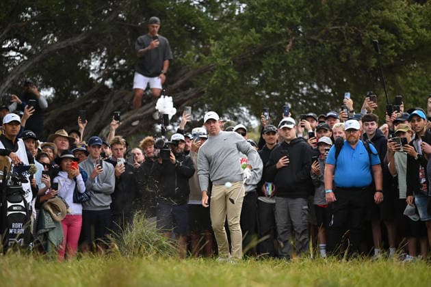 GOLF AUSTRALIAN OPEN, Northern Ireland s Rory McIlroy plays a shot out of the rough on the second hole during round three of the Australian Open Golf tournament at the Royal Melbourne Golf Club in Melbourne, Saturday, December 6, 2025. ( NO ARCHIVING, EDITORIAL USE ONLY MELBOURNE VICTORIA AUSTRALIA  Copyright: xJAMESxROSSx 20251206181263653886