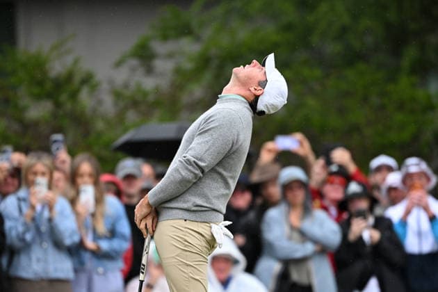 GOLF AUSTRALIAN OPEN, Northern Ireland s Rory McIlroy reacts after missing a putt on the 4th hole during round three of the Australian Open Golf tournament at the Royal Melbourne Golf Club in Melbourne, Saturday, December 6, 2025. ( NO ARCHIVING, EDITORIAL USE ONLY MELBOURNE VICTORIA AUSTRALIA  Copyright: xJAMESxROSSx 20251206112954266831