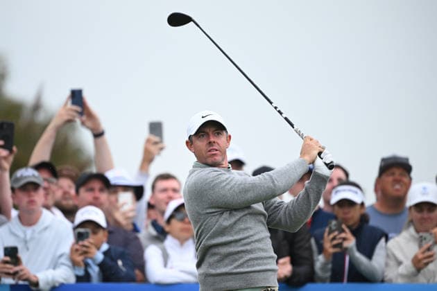 GOLF AUSTRALIAN OPEN, Northern Ireland s Rory McIlroy looks on after teeing off on the 3rd hole during round three of the Australian Open Golf tournament at the Royal Melbourne Golf Club in Melbourne, Saturday, December 6, 2025. ( NO ARCHIVING, EDITORIAL USE ONLY MELBOURNE VICTORIA AUSTRALIA  Copyright: xJAMESxROSSx 20251206197727143457