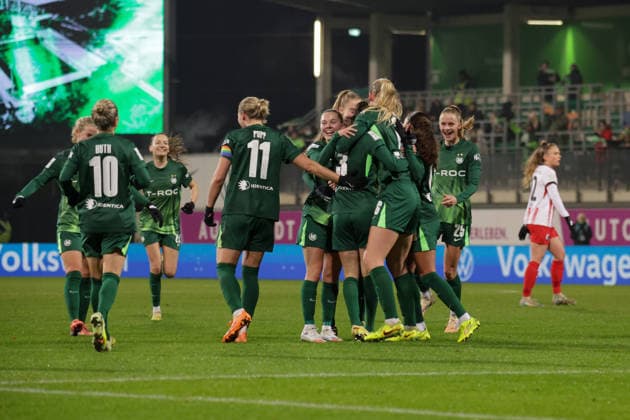 05.12.2025, xgrfx, Fussball Google Pixel Frauen-Bundesliga, VfL Wolfsburg - SC Freiburg v.l. Tor, Catlin Dijkstra (VfL Wolfsburg) (DFL DFB REGULATIONS PROHIBIT ANY USE OF PHOTOGRAPHS as IMAGE SEQUENCES and or QUASI-VIDEO) Wolfsburg