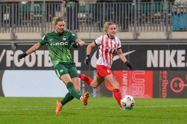 05.12.2025, xgrfx, Fussball Google Pixel Frauen-Bundesliga, VfL Wolfsburg - SC Freiburg v.l. Tor, Alexandra Popp (VfL Wolfsburg) (DFL DFB REGULATIONS PROHIBIT ANY USE OF PHOTOGRAPHS as IMAGE SEQUENCES and or QUASI-VIDEO) Wolfsburg
