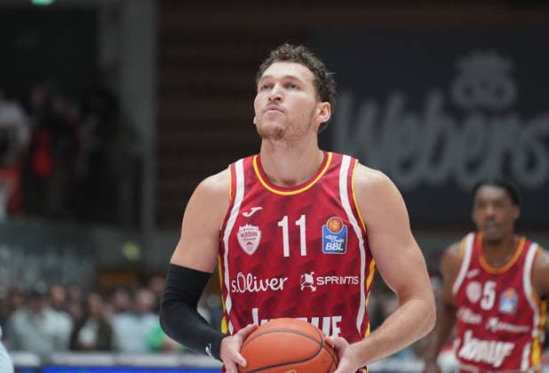 Im Bild: Brae Ivey (Wuerzburg Baskets, 11) an der Freiwurflinie 05.12.2025, Basketball, Fitness First Wuerzburg Baskets vs. EWE Baskets Oldenburg, easyCredit BBL, 9. Spieltag, Deutschland, Wuerzburg, tectake-Arena, Copyright: HMBxMedia xPeterxRau