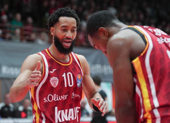 Im Bild: v.li. Davion Mintz (Wuerzburg Baskets, 10) und Johnathan Stove (Wuerzburg Baskets, 22) 05.12.2025, Basketball, Fitness First Wuerzburg Baskets vs. EWE Baskets Oldenburg, easyCredit BBL, 9. Spieltag, Deutschland, Wuerzburg, tectake-Arena, Copyright: HMBxMedia xPeterxRau