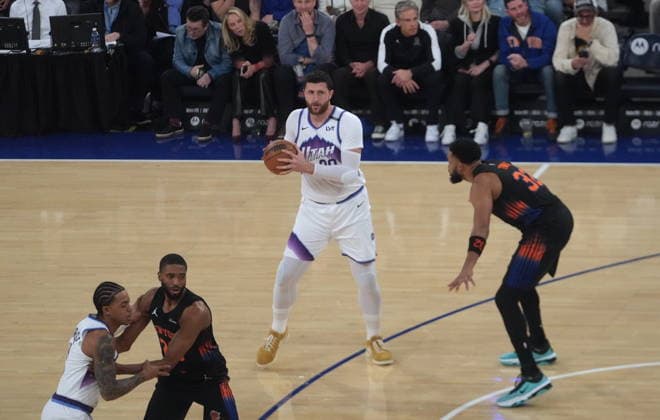 New York Knicks vs Utah Jazz - NBA, Basketball Herren, USA NEW YORK, UNITED STATES - DECEMBER 5, 2025: Jusuf Nurkic (30) of Utah Jazz in action during the NBA game between the New York Knicks and the Utah Jazz at Madison Square Garden in New York, United States on December 5, 2025. Selcuk Acar Anadolu New York United States. Editorial use only. Please get in touch for any other usage.  Copyright: x2025xAnadoluxSelcukxAcarx