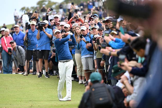 GOLF AUSTRALIAN OPEN, Adam Scott of Australia plays a shot from the fairway on the 17th hole in round three of the Australian Open Golf tournament at the Royal Melbourne Golf Club in Melbourne, Saturday, December 6, 2025. ( NO ARCHIVING, EDITORIAL USE ONLY MELBOURNE VICTORIA AUSTRALIA  Copyright: xJAMESxROSSx 20251206151967955907