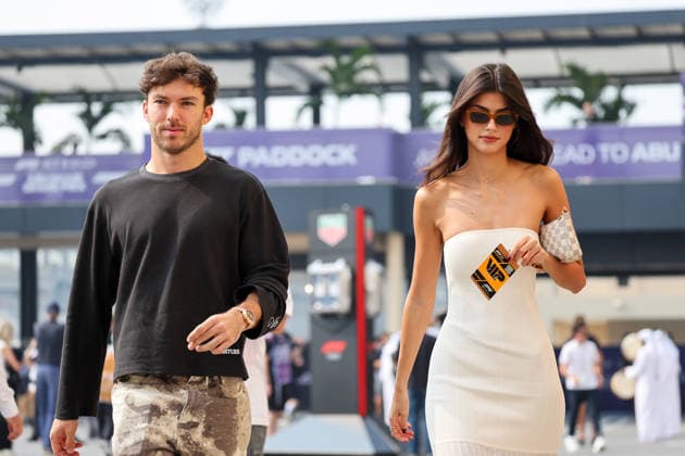 Pierre Gasly of France and Alpine F1 Team and Francisca Gomes , Qualifying, F1 Grand Prix of Abu Dhabi, am 06. December 2025 in Abu Dhabi, United Arab Emirates. (Foto von Diogo Cardoso DeFodi Images) Pierre Gasly of France and Alpine F1 Team and Francisca Gomes , Qualifying, F1 Grand Prix of Abu Dhabi, Yas Marina Circuit on December 6, 2025 in Abu Dhabi, United Arab Emirates. (Photo by Diogo Cardoso DeFodi Images)